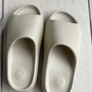 Yeezy slides "pure" size 10